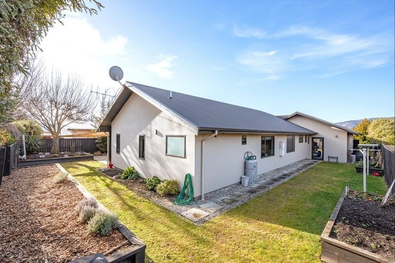 Photo of property in 6 Hyland Street, Wanaka, 9305