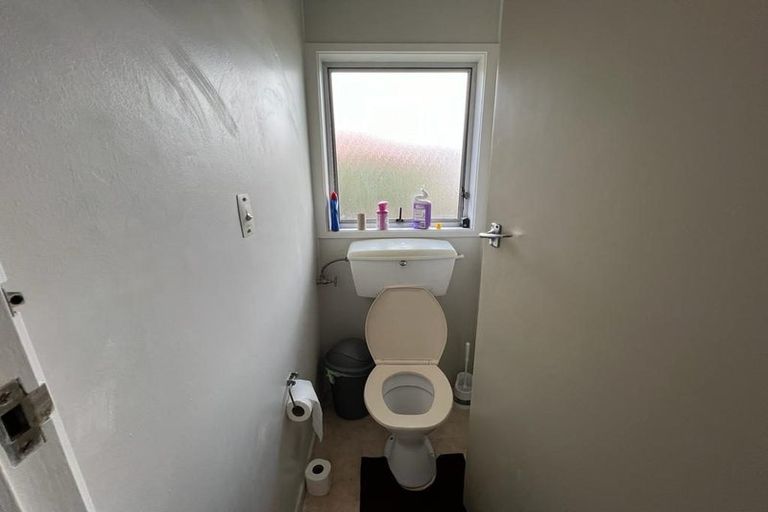 Photo of property in 2/41 Miro Street, New Lynn, Auckland, 0600