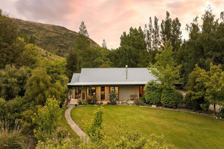Photo of property in 2347 Cardrona Valley Road, Cardrona, Wanaka, 9382