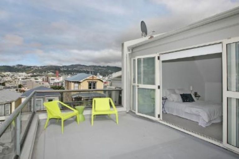 Photo of property in Mcfarlane Mews, 7/2 Mcfarlane Street, Mount Victoria, Wellington, 6011