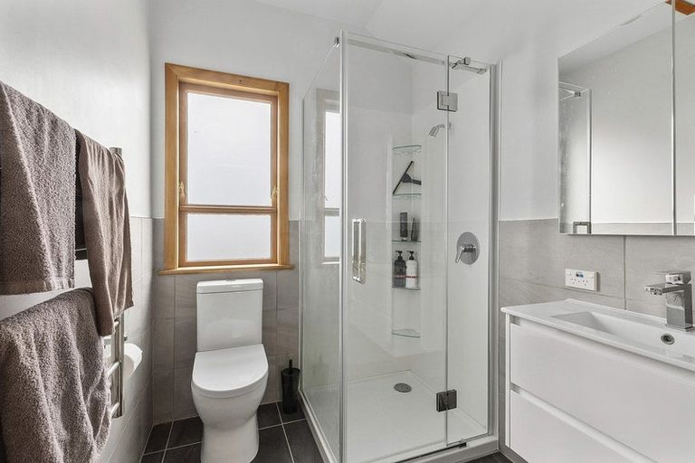 Photo of property in 156 Nevay Road, Karaka Bays, Wellington, 6022