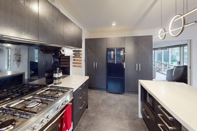 Photo of property in 6 D'urville Place, Kelvin Grove, Palmerston North, 4414