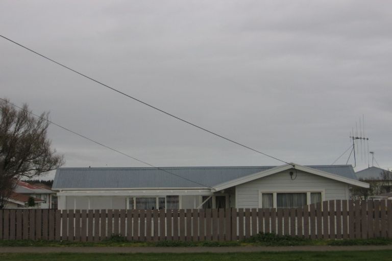 Photo of property in 62 Avenue Road, Foxton, 4814