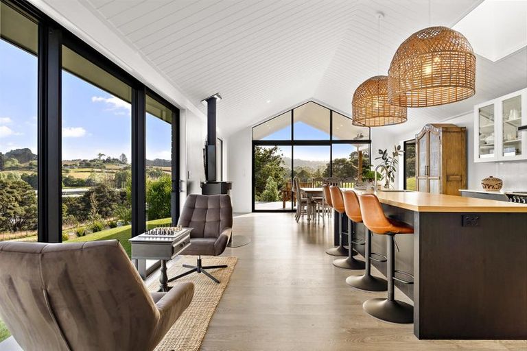 Photo of property in 1056 Peak Road, Helensville, 0875