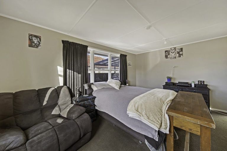 Photo of property in 6 Carisbrooke Street, Aranui, Christchurch, 8061