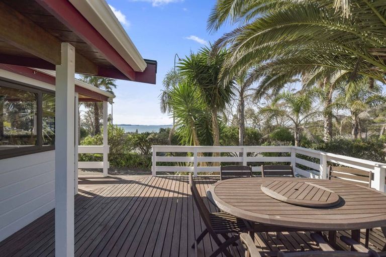 Photo of property in 205 Whangaparaoa Road, Red Beach, 0932