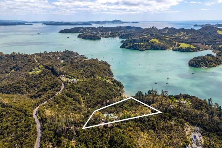 Photo of property in 104 Te Wahapu Road, Russell, 0272