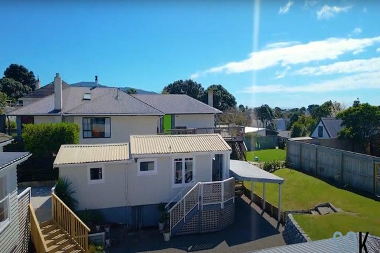 Photo of property in 71 Golf Road, New Lynn, Auckland, 0600