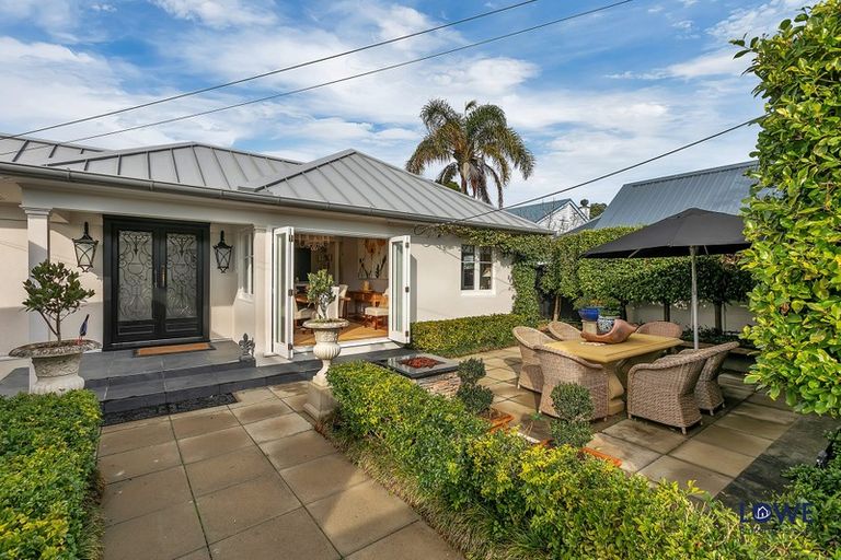 Photo of property in 63 Ngataringa Road, Devonport, Auckland, 0624