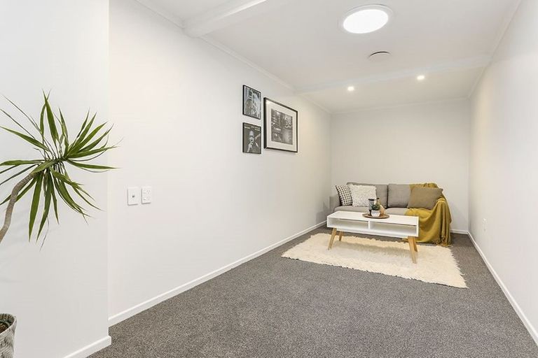 Photo of property in 5 Braebank Lane, Te Atatu South, Auckland, 0610