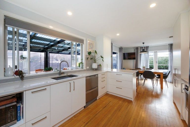 Photo of property in 144 Ruamahanga Crescent, Terrace End, Palmerston North, 4410