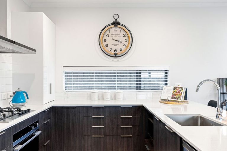 Photo of property in 8 Kuparu Lane, Red Beach, 0932