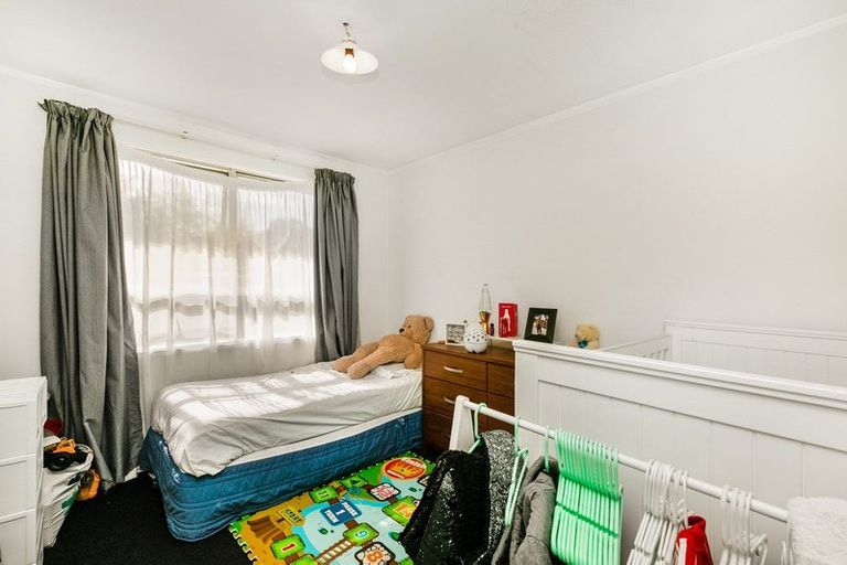 Photo of property in 5 Dorendia Place, Clendon Park, Auckland, 2103