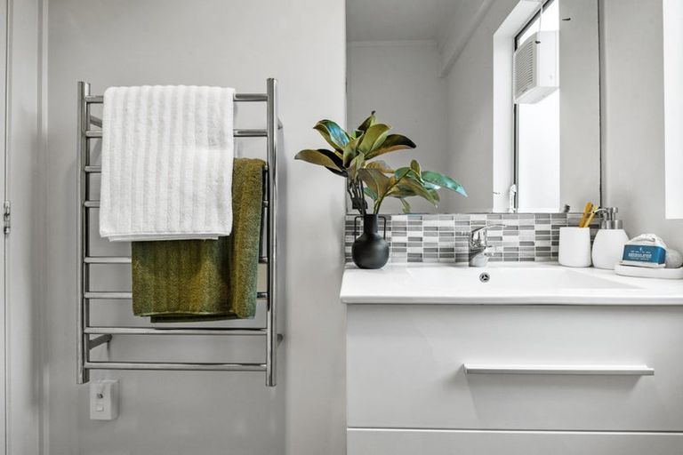 Photo of property in 2/41 Jutland Road, Hauraki, Auckland, 0622