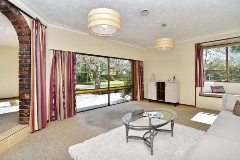 Photo of property in 361 Gardiners Road, Harewood, Christchurch, 8051