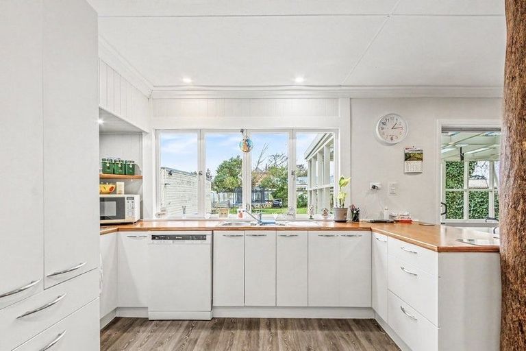 Photo of property in 12 Hunia Street, Marton, 4710
