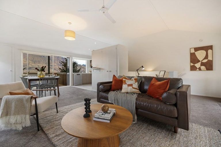 Photo of property in 2a Bird Place, Fernhill, Queenstown, 9300
