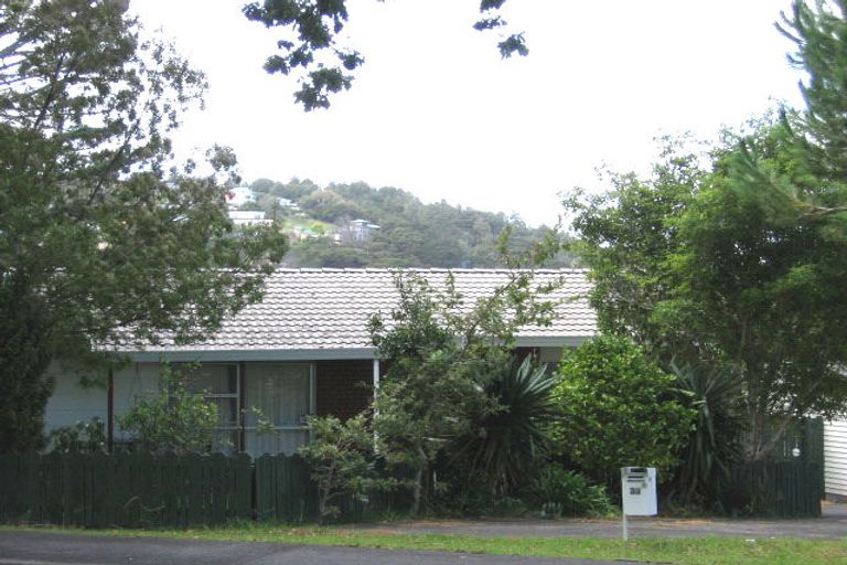 Photo of property in 33 Ranch Avenue, Beach Haven, Auckland, 0626
