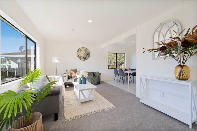 Photo of property in 1/26 Karepo Crescent, Ranui, Auckland, 0612