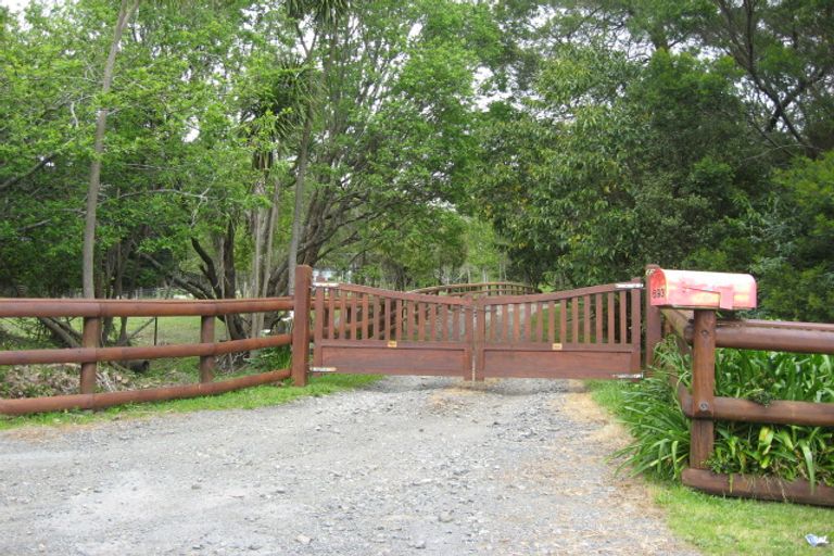 Photo of property in 693 State Highway 16, Kumeu, 0891