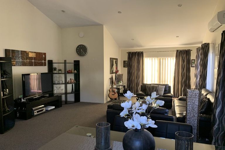 Photo of property in 11 Ali Place, Ranui, Auckland, 0612
