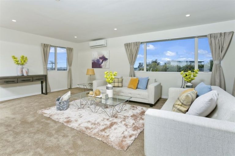 Photo of property in 519 East Coast Road, Murrays Bay, Auckland, 0630