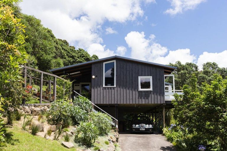 Photo of property in 20 Glenelg Road, Red Beach, 0932