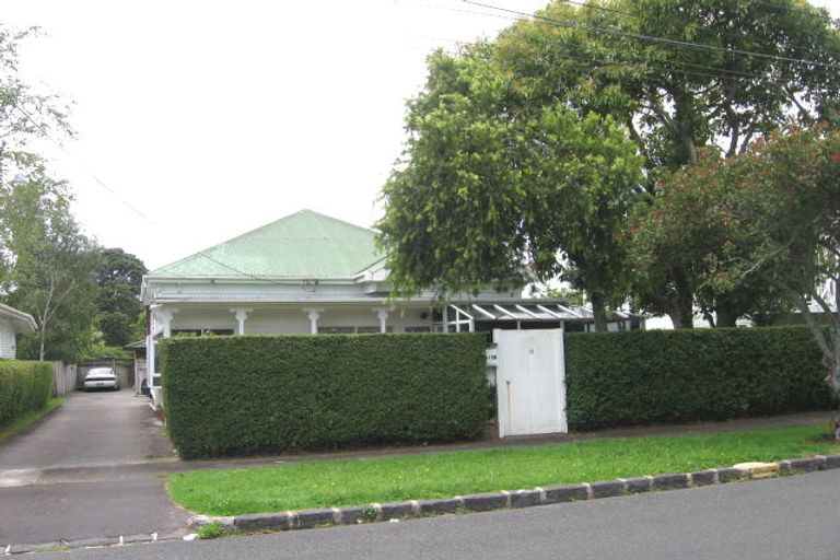 Photo of property in 18 Momona Road, Greenlane, Auckland, 1051
