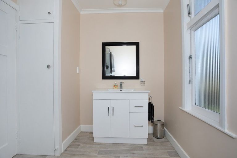 Photo of property in 1 Frood Street, Bulls, 4818