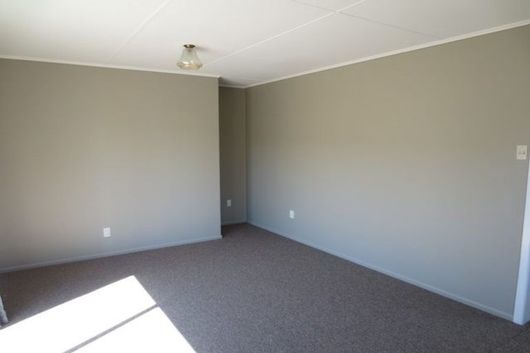 Photo of property in 7 Blueberry Grove, Timberlea, Upper Hutt, 5018
