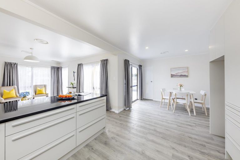 Photo of property in 80 Everglade Drive, Goodwood Heights, Auckland, 2105