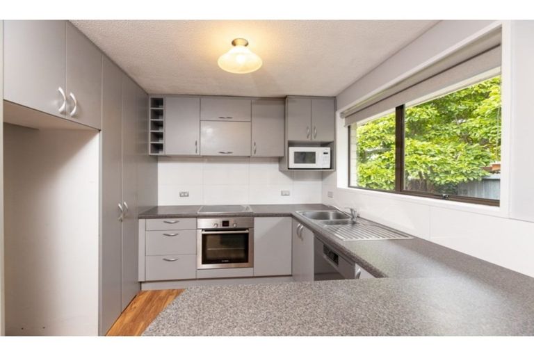 Photo of property in 2/8a Salford Avenue, Redwood, Christchurch, 8051