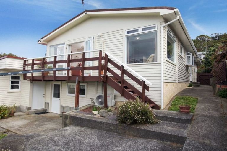 Photo of property in 25 Chester Road, Tawa, Wellington, 5028