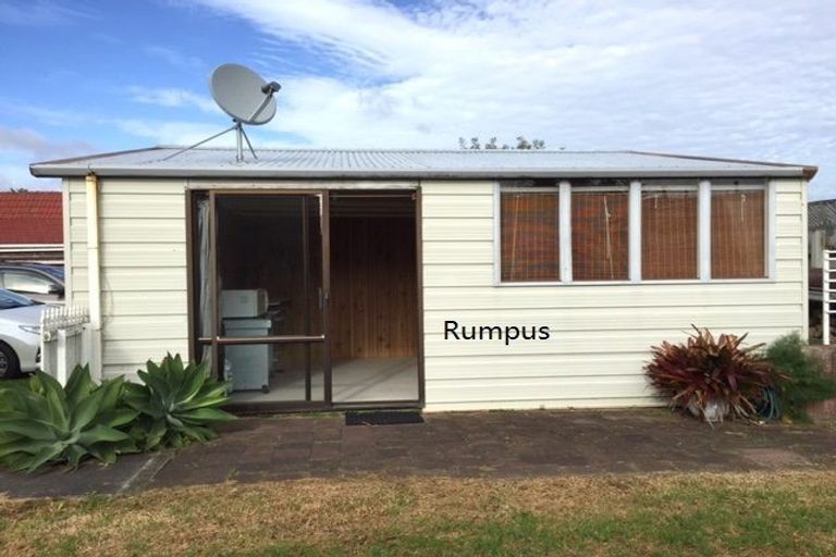 Photo of property in 6 Vanbrugh Place, Bucklands Beach, Auckland, 2014