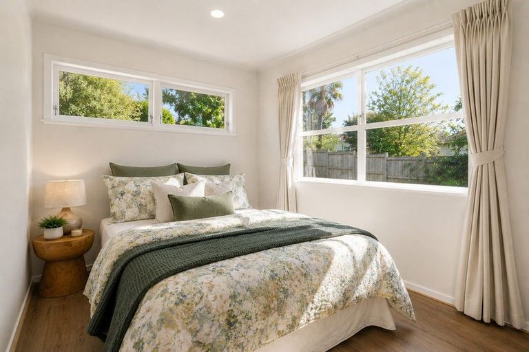 Photo of property in 5 Thomas Rea Place, Te Atatu South, Auckland, 0610