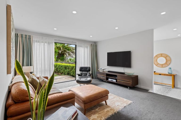 Photo of property in 15 Javelin Close, Gulf Harbour, Whangaparaoa, 0930