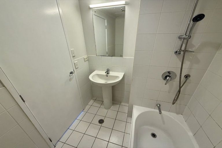 Photo of property in The Rennaissance, 2b/18 Ronwood Avenue, Manukau, Auckland, 2104