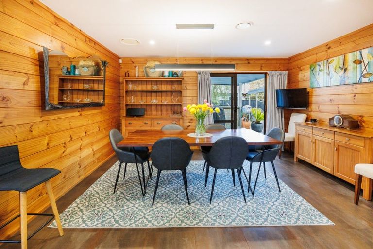 Photo of property in 23 Abby Road, Fitzherbert, Palmerston North, 4410