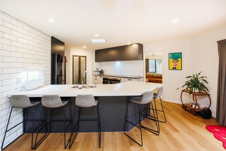 Photo of property in 5 Pastoral Lane, Hokowhitu, Palmerston North, 4410