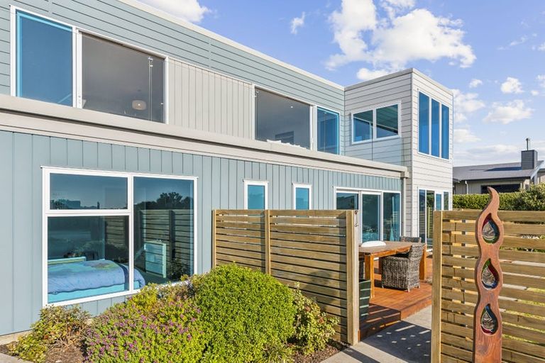 Photo of property in 156 Field Way, Waikanae Beach, Waikanae, 5036