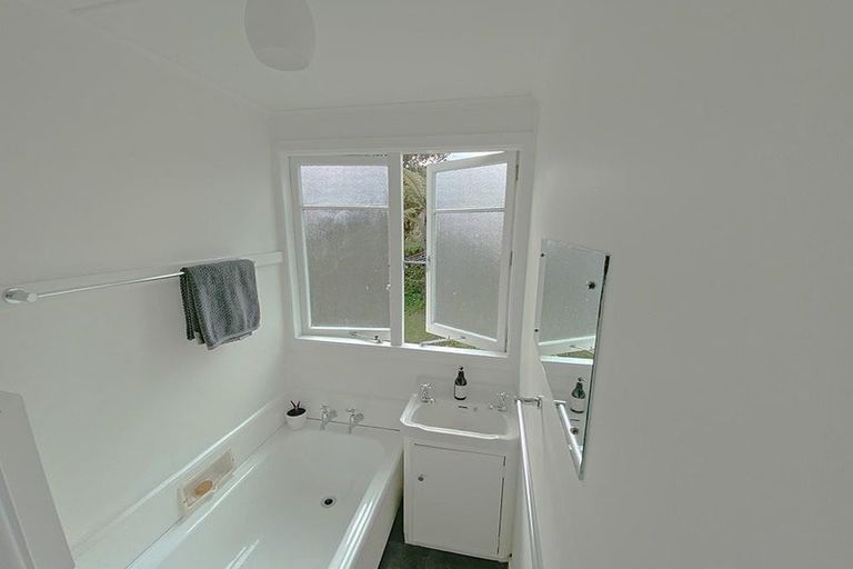 Photo of property in 986 Beach Road, Torbay, Auckland, 0630