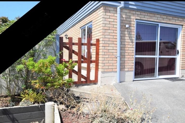 Photo of property in 39 Sunnyside Road, Sunnyvale, Auckland, 0612