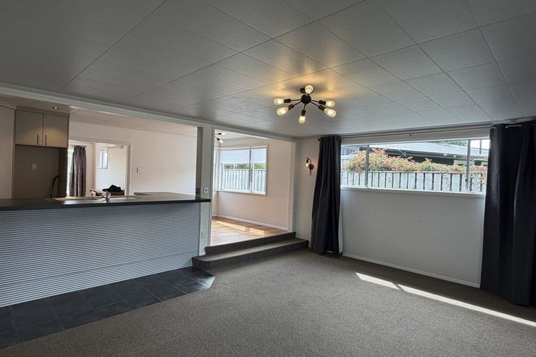 Photo of property in 24 Akaroa Avenue, Awapuni, Palmerston North, 4412