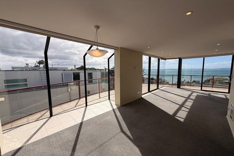 Photo of property in 1/126 Clovelly Road, Bucklands Beach, Auckland, 2012