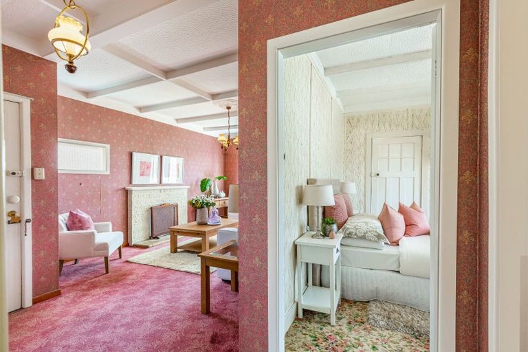 Photo of property in 22 Merani Street, Narrow Neck, Auckland, 0622