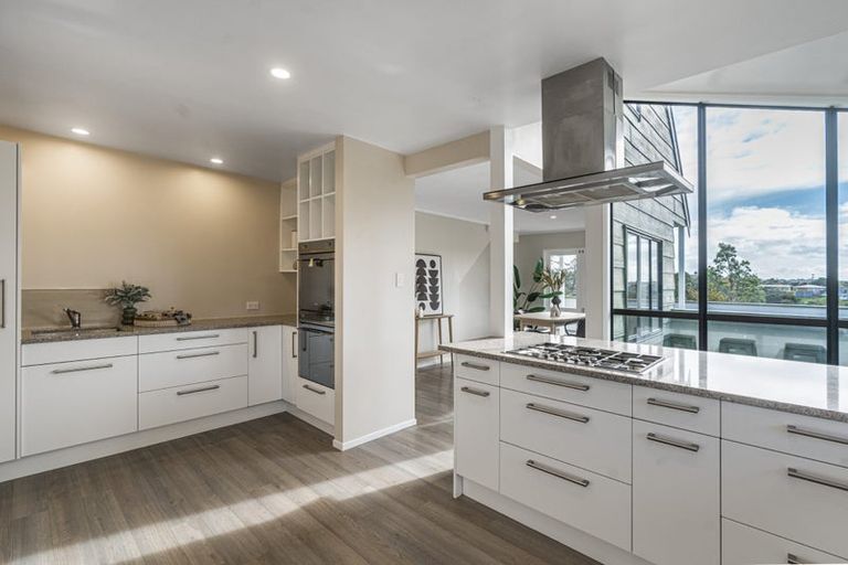 Photo of property in 3 Tranquil Glade, Hillcrest, Auckland, 0627