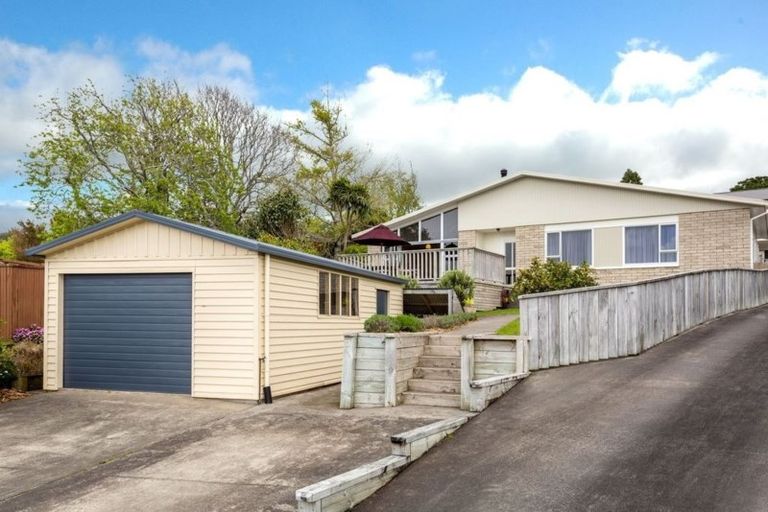 Photo of property in 11 Handley Place, Glen Avon, New Plymouth, 4312