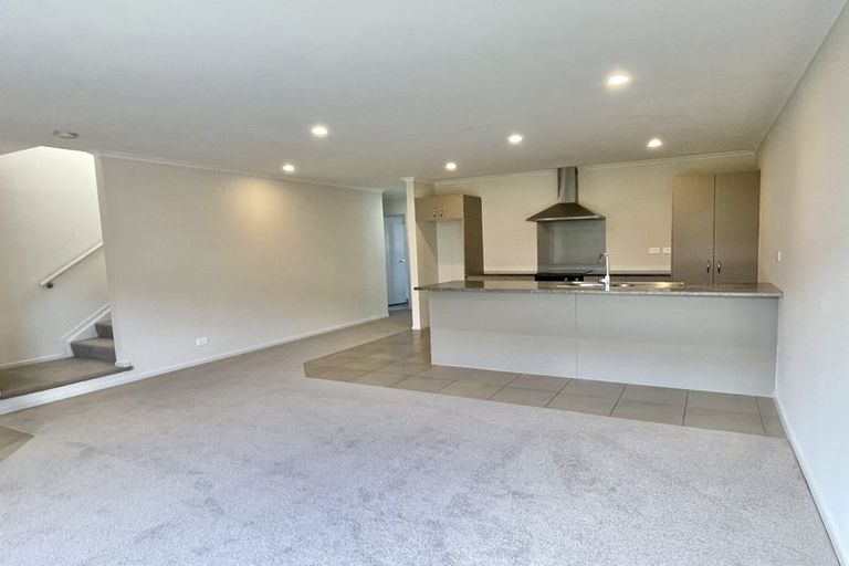 Photo of property in 18 Akeake Lane, Manurewa, Auckland, 2102