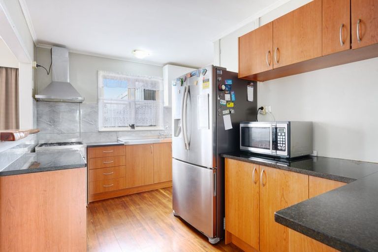 Photo of property in 7 Enderby Drive, Te Atatu Peninsula, Auckland, 0610