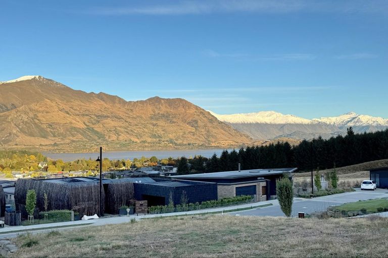 Photo of property in 16 Akitu Rise, Wanaka, 9305
